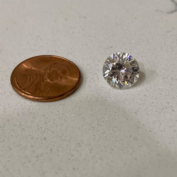 4 Carat Manufactured Diamond - Picture 4 of 6